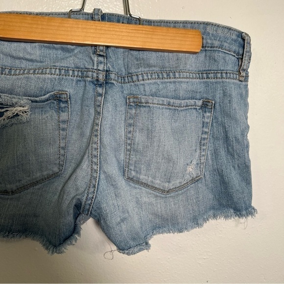 Bullhead Denim Cut Off Shorts Light Wash Distressed - Picture 7 of 10